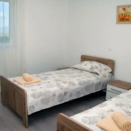 Vikendica Holiday House With Pool For 8 People