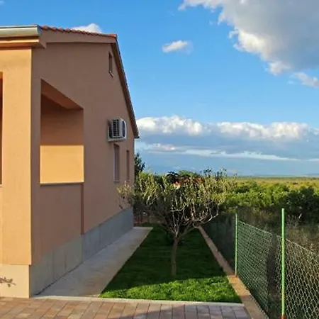 Holiday House With Pool For 8 People