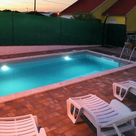 Holiday House With Pool For 8 People Vikendica *