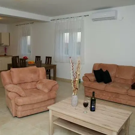 Vikendica Holiday House With Pool For 8 People Zadar